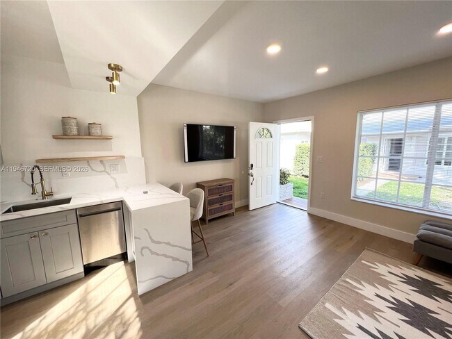 Building Photo - 1129 NE 111th St