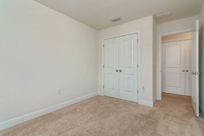 Building Photo - 173 Iron Horse Dr E