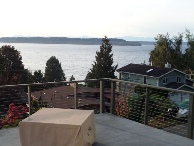 Building Photo - STUNNING VIEWS!! Amazing 4-Bedroom Home w/...