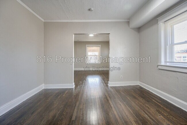 Building Photo - 2416 E 22nd St