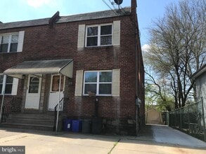 Building Photo - 212 Robbins St