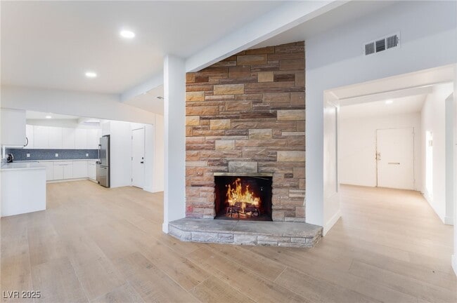Building Photo - 548 E Oakey Blvd