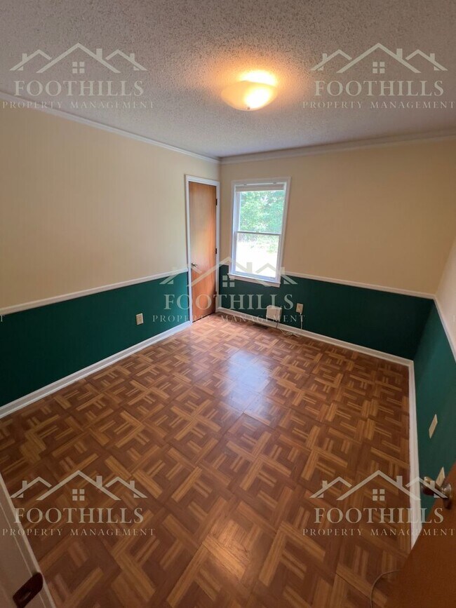 Building Photo - Peaceful Country Living with Stunning View...