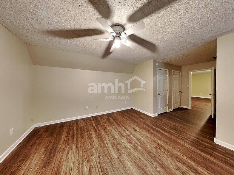 Building Photo - 4170 Monarch Dr