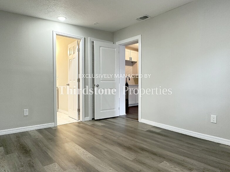 Building Photo - 3347 Phyllis St