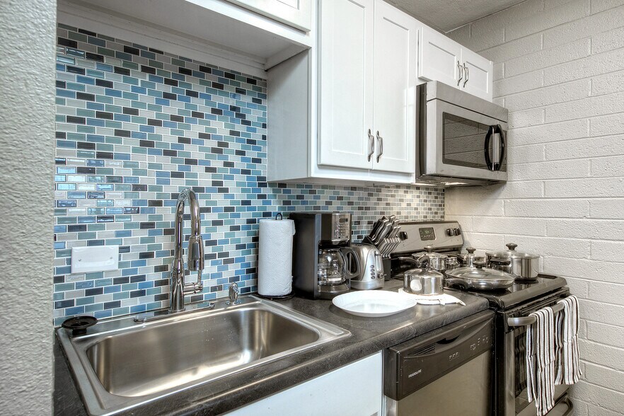 Building Photo - Spring Leaf Apartments