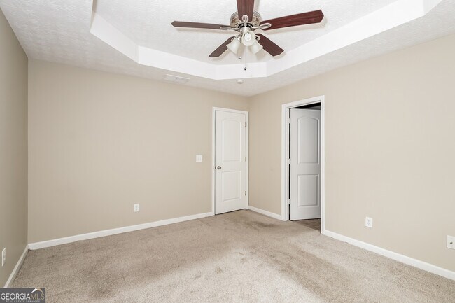 Building Photo - 135 Oak Meadows Dr
