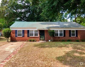 Building Photo - Brick Home