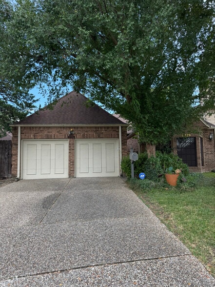 Primary Photo - 1919 Mosa Creek Ct