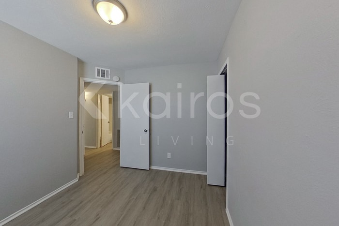 Building Photo - 2531 E Timberview Ln