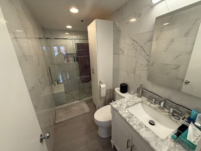 Building Photo - 411 W Ontario St