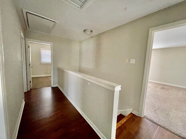 Building Photo - 223 Raintree Ln