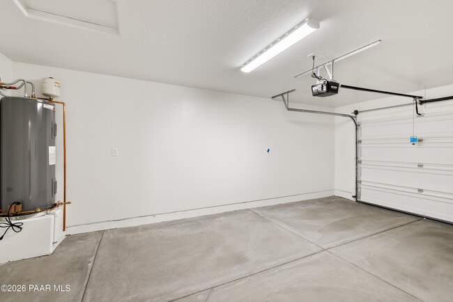 Building Photo - 6201 N Reata Dr
