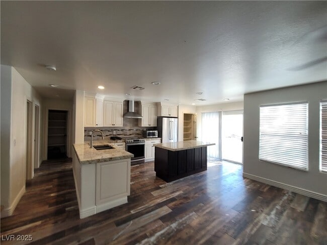 Building Photo - 10799 Flame Vine Ct