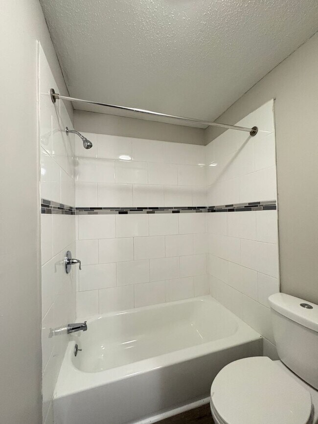 Building Photo - Bellagio West Living I