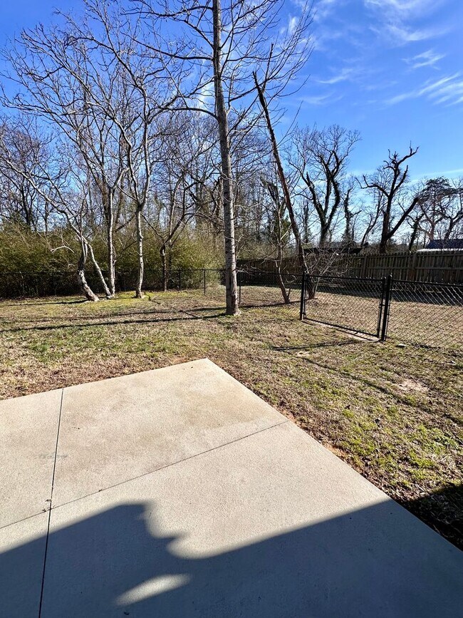 Building Photo - 1210 Stonewyck Dr