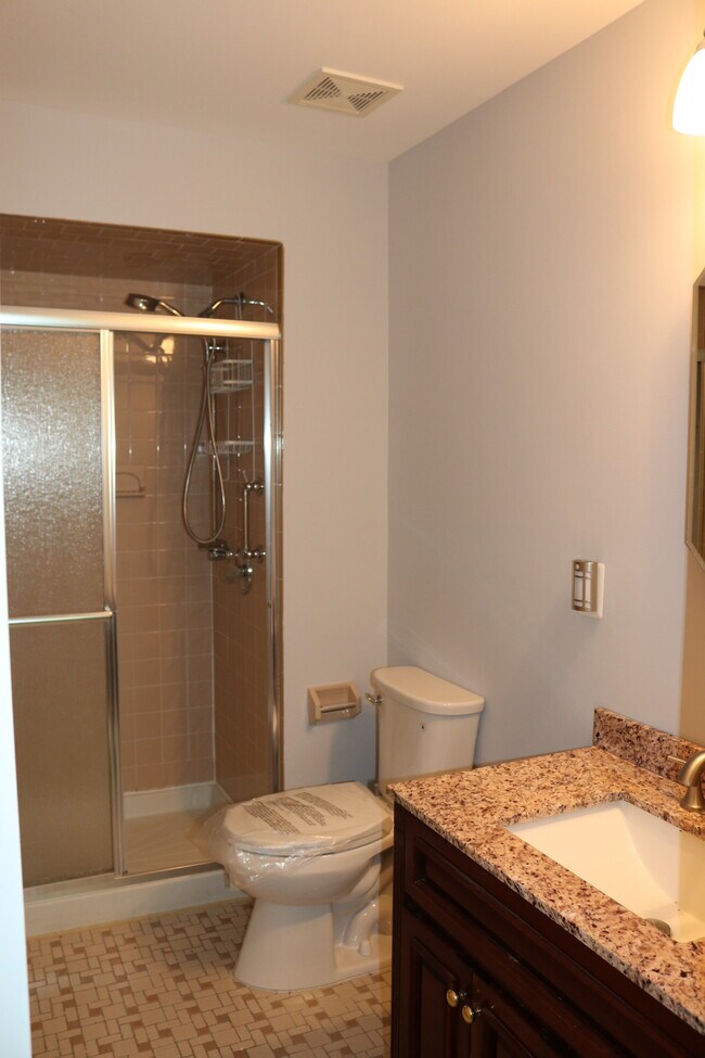 Building Photo - 17 Saxonney Cir