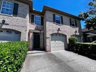 Building Photo - Beautiful home in the Chancellor Walk neig...