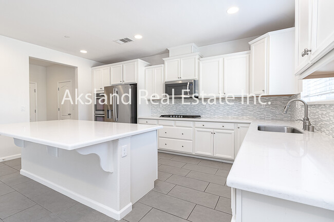 Building Photo - 2355 Azevedo Ave