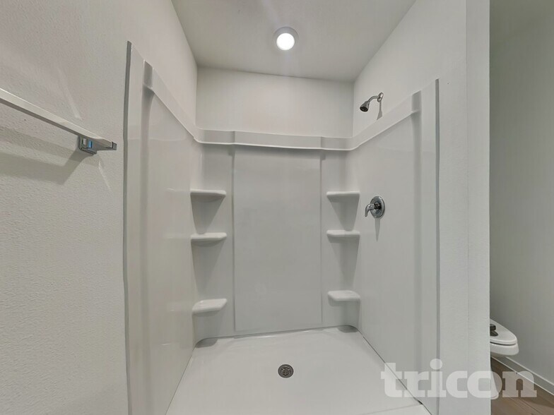 Building Photo - 827 Ponderosa Ln