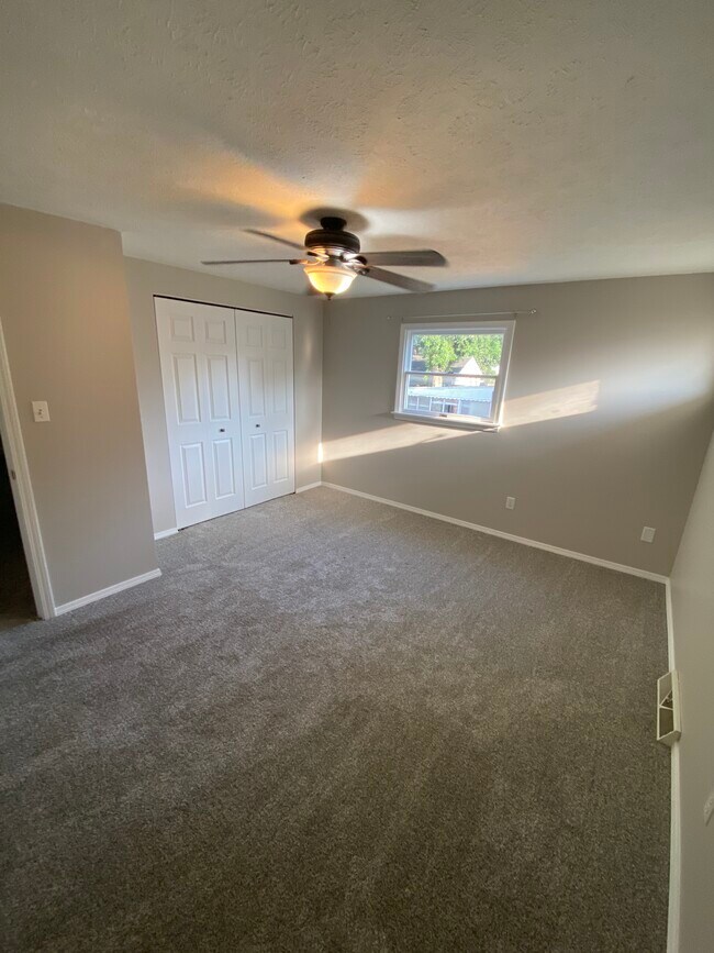MASTER BEDROOM 3 w/ closet - 749 Howell St