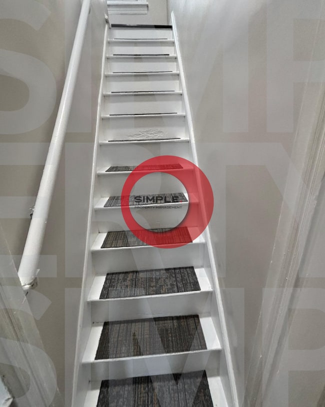 Building Photo - 4 Bedroom / 1 bathroom house