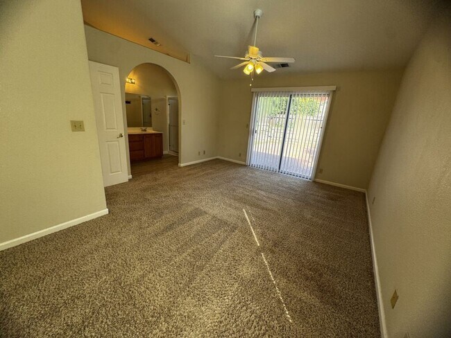 Building Photo - Riverbank