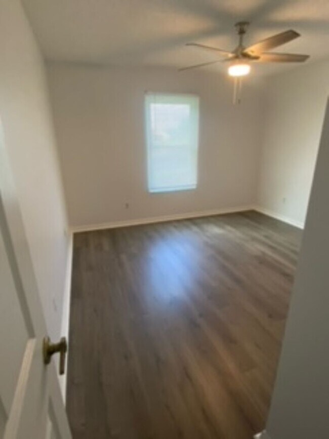 Building Photo - 3662 Heron Dr