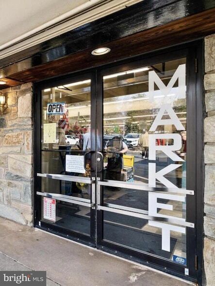 Building Photo - 10401 Grosvenor Pl