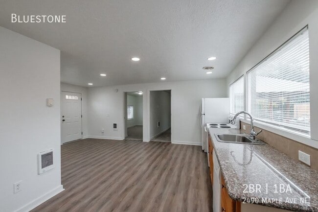 Building Photo - 2 Bedroom Duplex in Salem - Available for ...