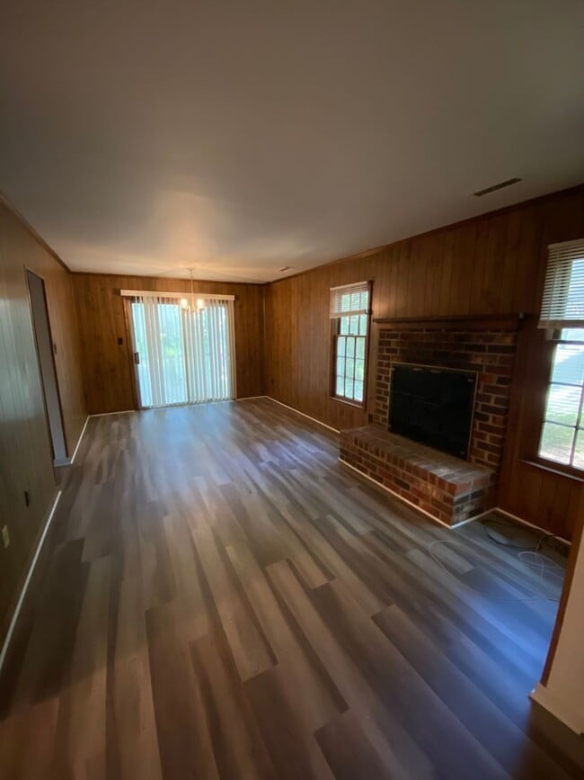 Building Photo - 1700 Taft Pl