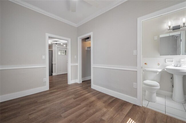 Building Photo - 236 W North St