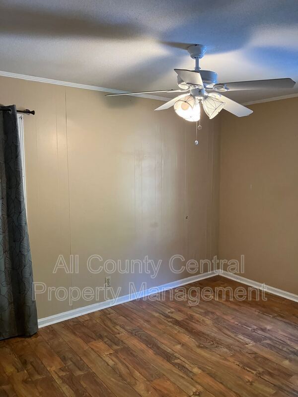 Building Photo - 13070 Broadway Dr