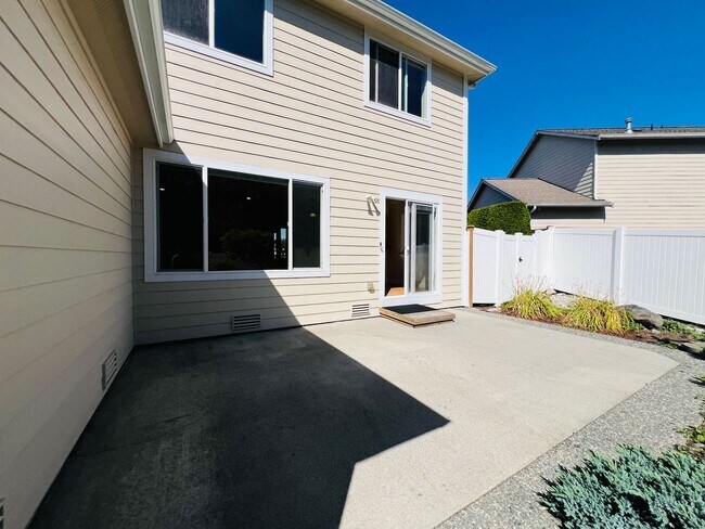 Building Photo - Beautiful 4 bedroom, 3 bath Mount Vernon Home