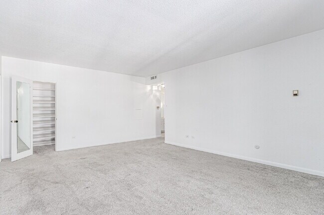 Building Photo - 3131 E Alameda Ave