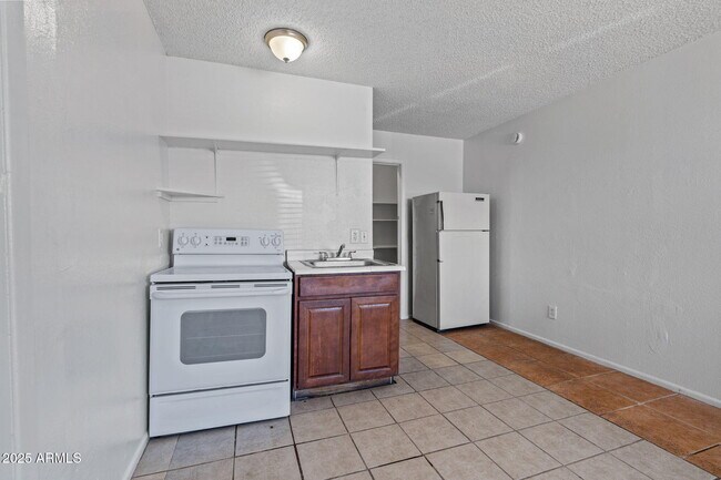 Building Photo - 576 N San Marcos Dr