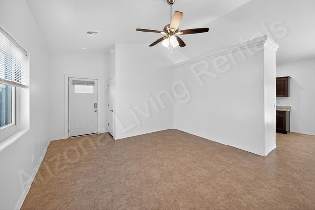 Building Photo - DESIRABLE LOCATION WITH RV PARKING