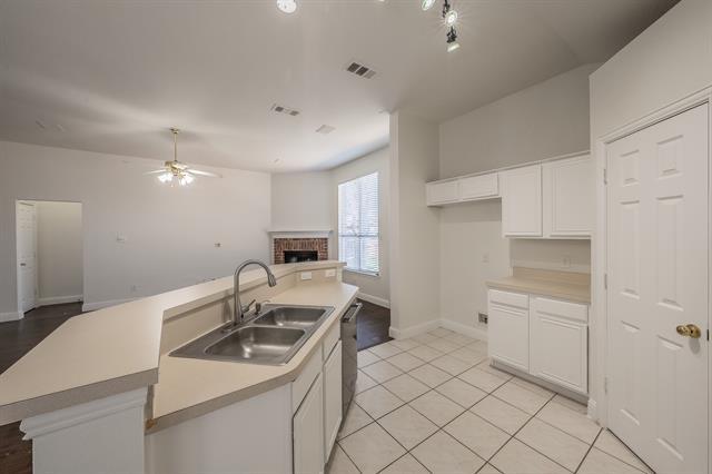 Building Photo - 1075 Port Sullivan Dr