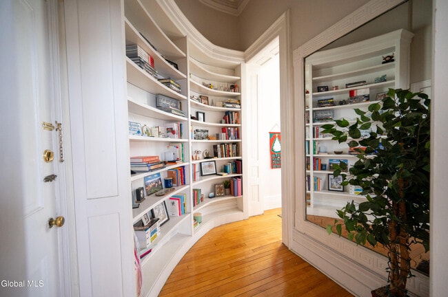 Building Photo - 21 Front St