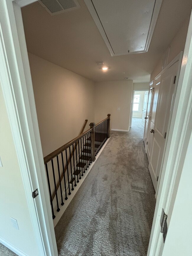 Building Photo - 837 Falls Grove Trl