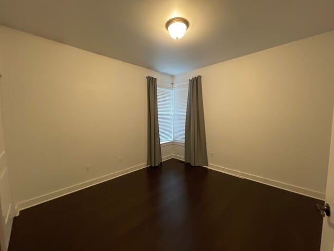 Building Photo - 1039 NE Watt Way