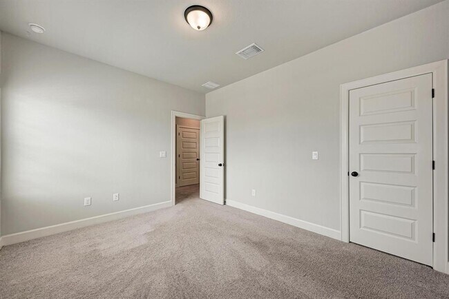 Building Photo - 12811 Stanford Dr