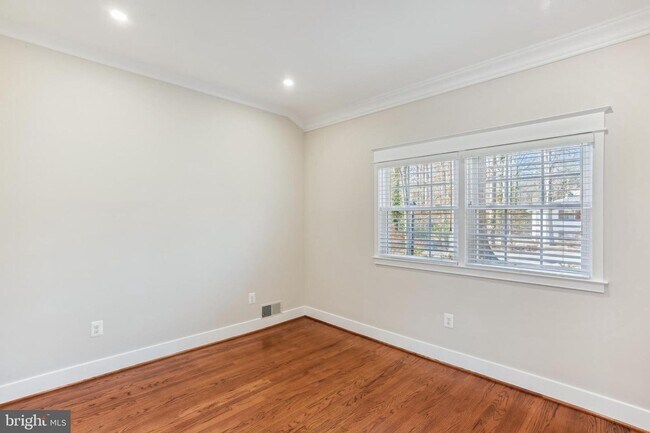 Building Photo - Renovated 4 Bed, 2.5 Bath in Wyngate WITH ...