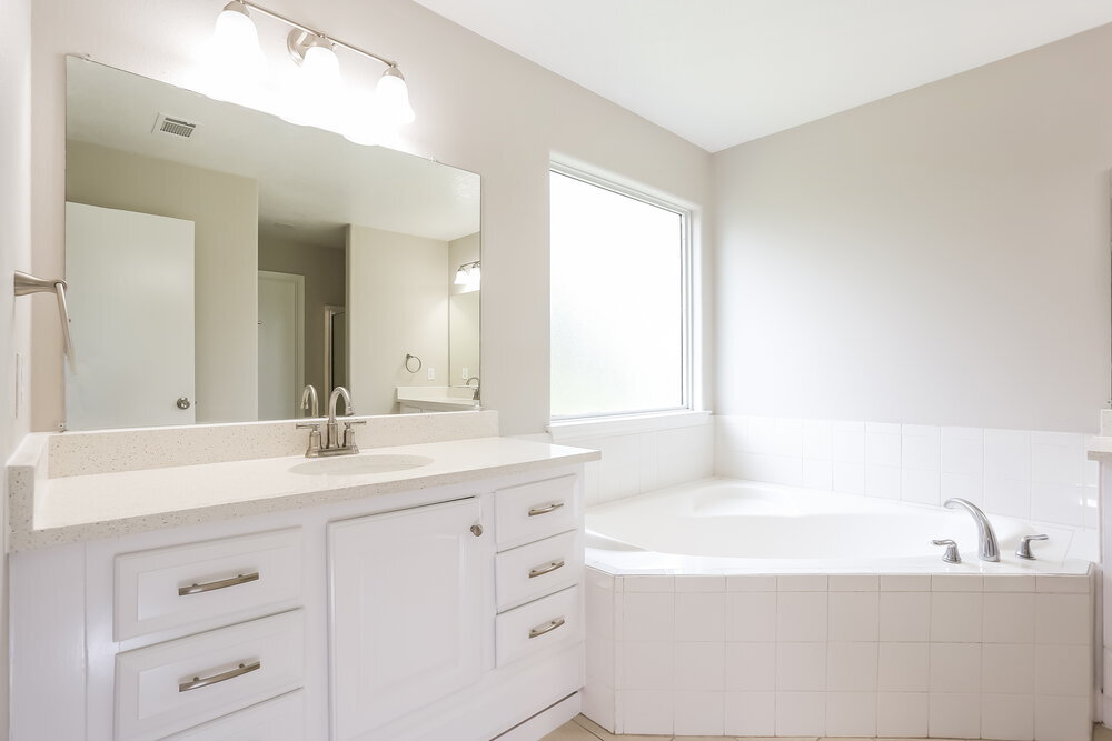 Building Photo - 16096 Sun View Ln