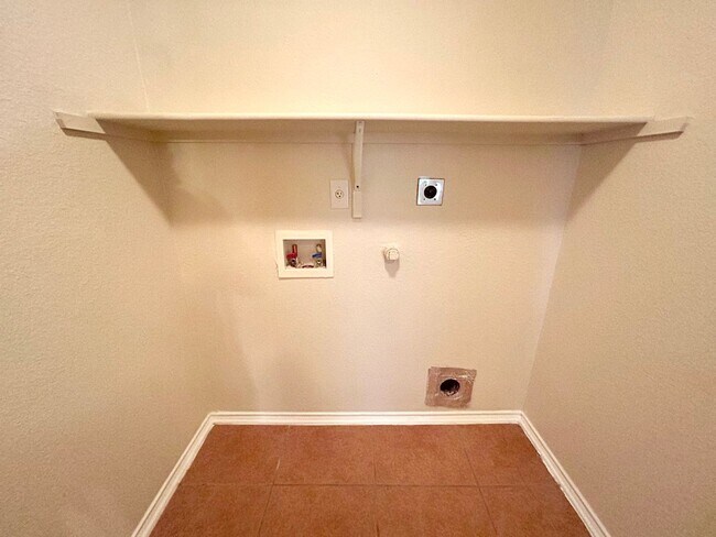 Building Photo - **MOVE IN SPECIAL** Welcome Home to Comfor...