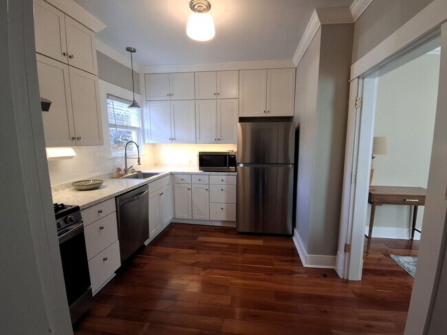 Building Photo - 2321 Elm St