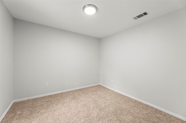 Building Photo - 14115 River Forest Dr
