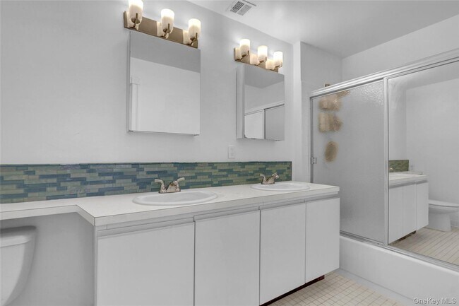 Building Photo - 100 W Broadway