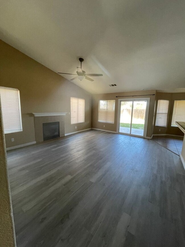 Building Photo - 50% OFF FIRST MONTH'S RENT!! MOVE-IN READY – THIS ONE WILL GO FAST!