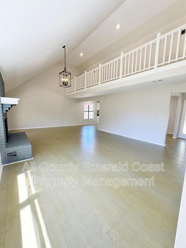 Building Photo - 710 Swan Ln